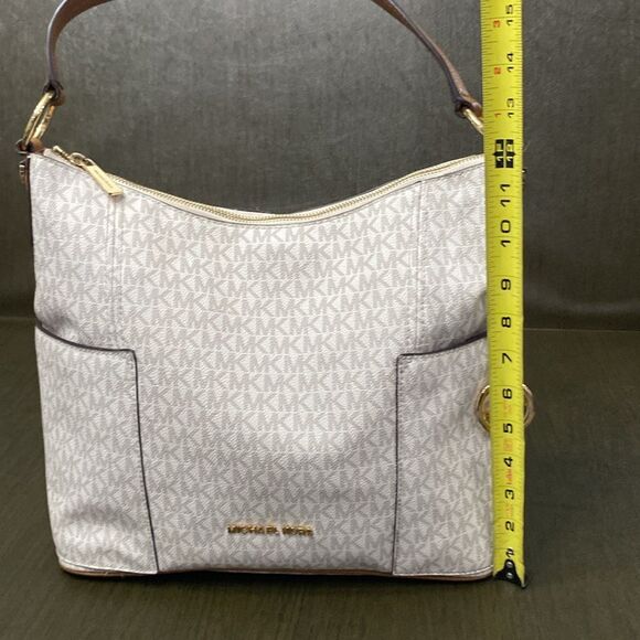 Michael Kors Anita Large Convertible Shoulder Bag vanilla monogram pattern. 2pc - Picture 6 of 16